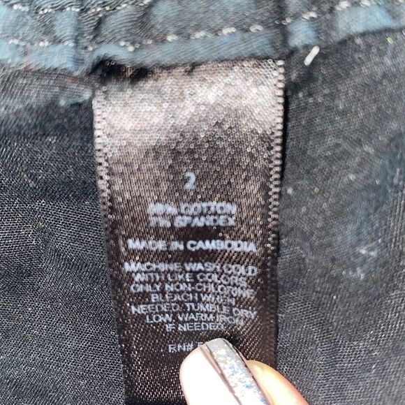 ✨ Express Womens Black Button Front Shorts Short✨ - Picture 4 of 4